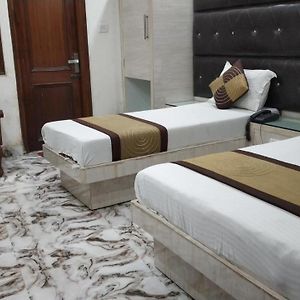 Adb Rooms Hotel Crystal Deluxe